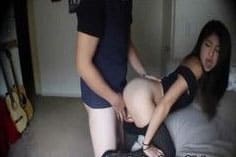 novinha magrinha de quatro metendo